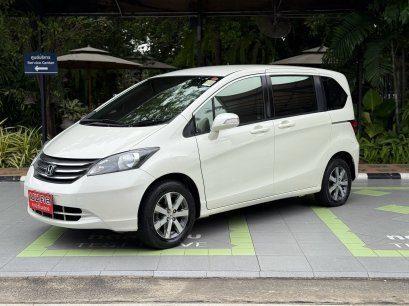 HONDA FREED 1.5 E A/T 2012 สีขาว ( LP0229 ) 2-3