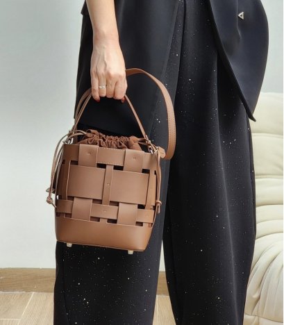 Minicube Woven Hanbag Model 3723