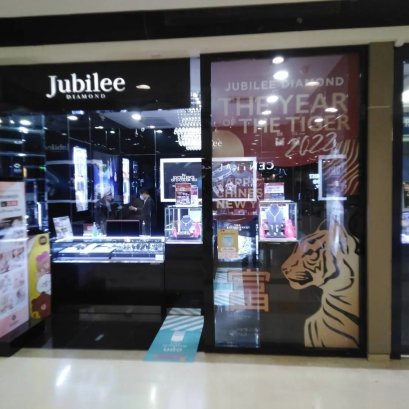 สติ๊กเกอร์ติดกระจก สติ๊กเกอร์ตกแต่งหน้าร้าน ในห้างเซ็นทรัลอุดรธานี