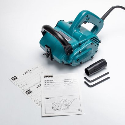 MAKITA เครื่องขัดลายไม้แปรงไนล่อน ขนาด 100 X 120 มม. (4 X 4-3/4 นิ้ว) กำลังไฟ 860 วัตต์ รุ่น 9741 ความเร็วรอบตัวเปล่า 3,500 รอบ/นาที มีระบบกำจัดฝุ่น มีระบบเบรคไฟฟ้า (มากีต้า)