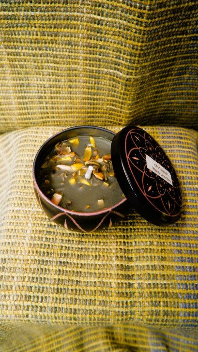 เทียนหอม กลิ่นไม้สนดำ