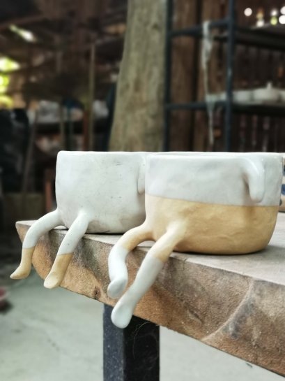 Terracotta plant pots (Hanging legs)