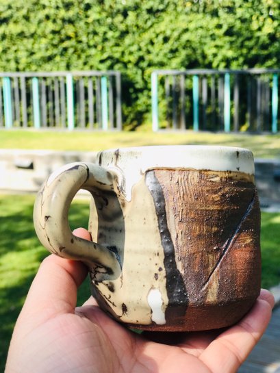 Three color coffee mugs