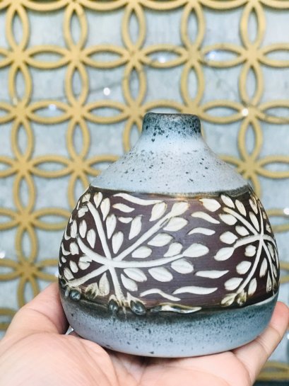Gourd vase, olive leaf pattern