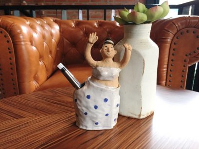 Statue local girls holding pottery