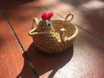 Water hyacinth wicker work - Mini basket chicken 2"