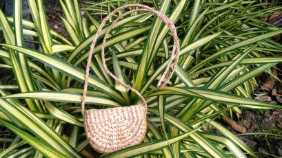 กระเป๋าผักตบชวาแบบสะพายข้าง สี่เหลี่ยม