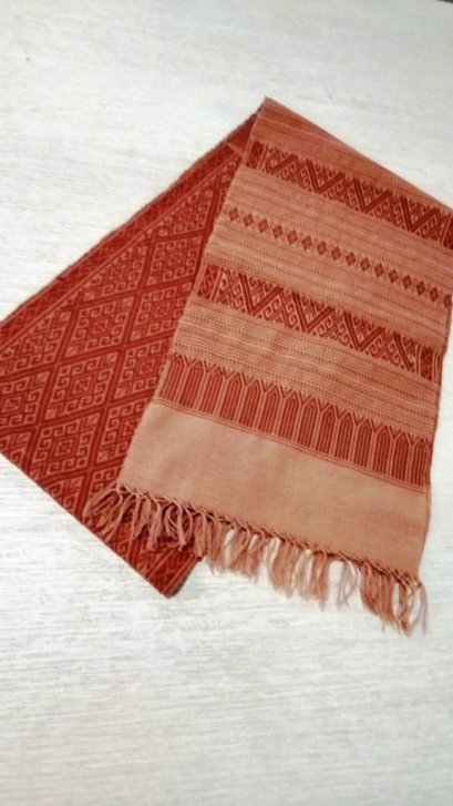 ผ้าคลุมไหล่สองลาย