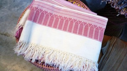 ผ้าคลุมไหล่เต็มลายสีชมพูบานเย็น