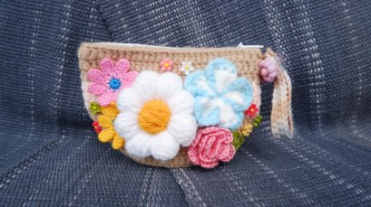 Knit coin bag - brown