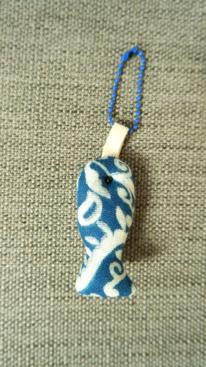 dark blue fish keychain, dark blue cord