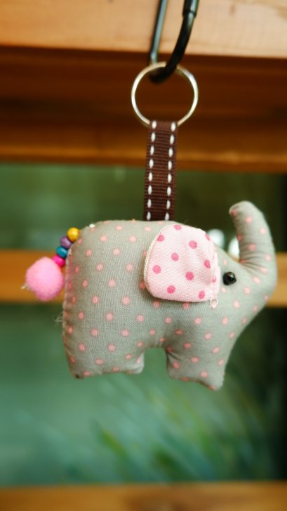 Cloth elephant keychain, grey (dot)