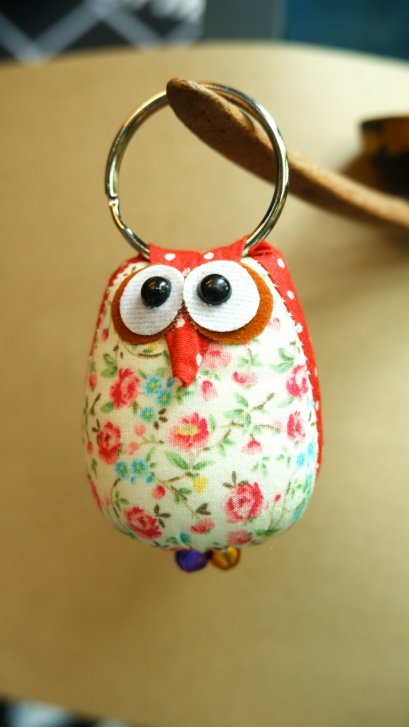 พวงกุณแจนกฮูกผ้าลายจุด-แดง