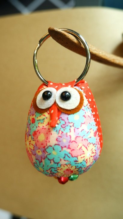 พวงกุณแจนกฮูกผ้าลายจุด-ส้ม