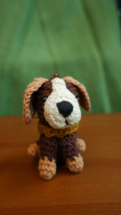 Dog crochet keychain, black&amp;brown