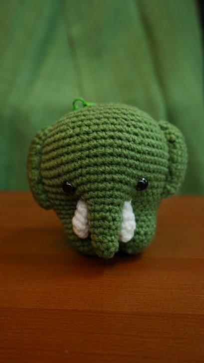 พวงกุญแจช้างถักเขียว