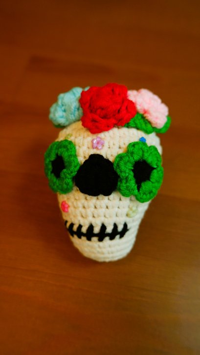White Sugar skull crochet keychain