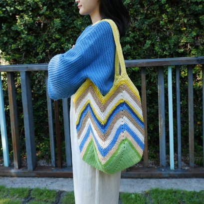 กระเป๋าถักลาย สายเหลือง