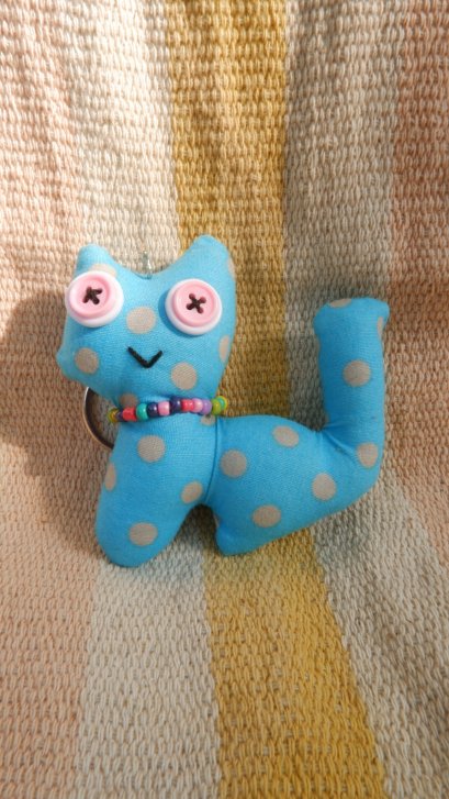 พวงกญุแจผ้า แมวฟ้า ลายจุด