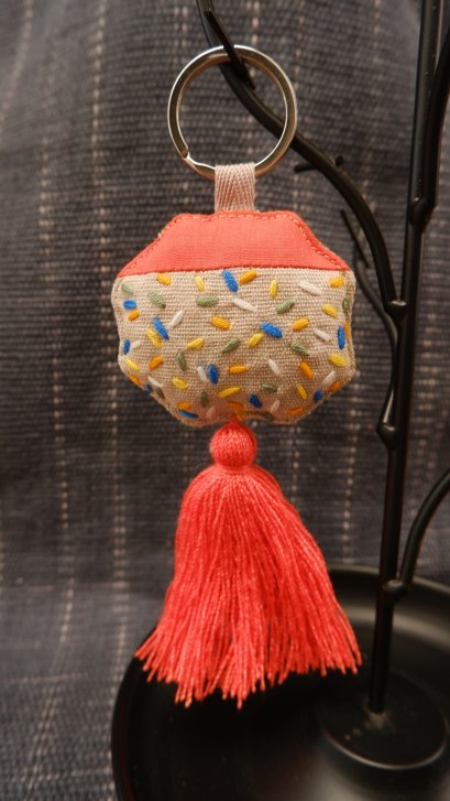พวงกญุแจผ้าปัก สีส้ม