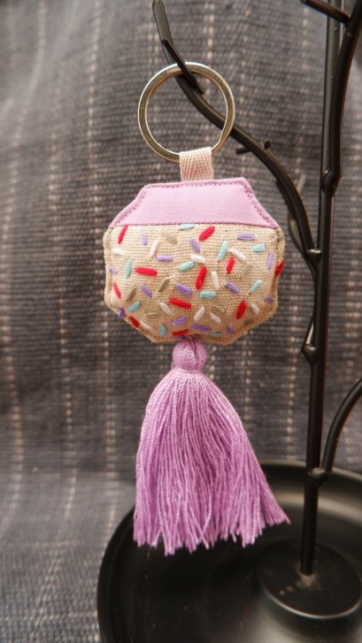 พวงกญุแจผ้าปัก สีม่วง