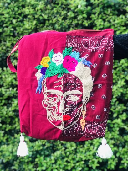 กระเป๋าปักลาย ฟรีดา คาโลห์ สีแดง