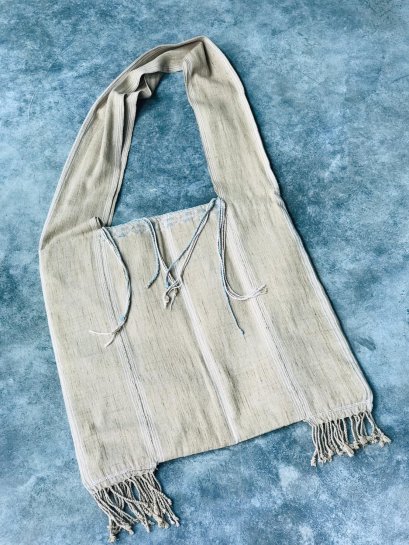 กระเป๋าย่ามสีขาว