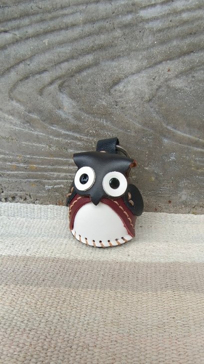 Small Owl Keychain (Dark Purple-Black)