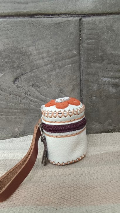 Handmade Leather Cylinder Shaped Coin Bag (White)