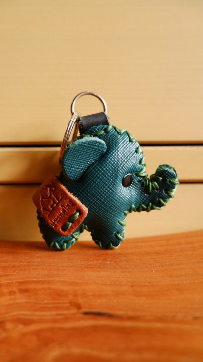 Elephant keychain - Dark Green &amp; Brown