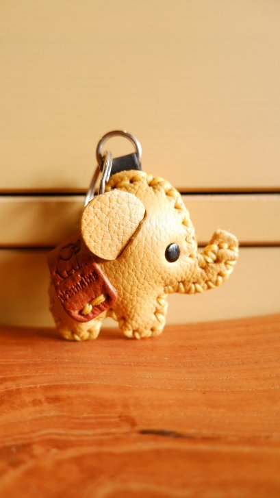 Elephant keychain - Yellow &amp; Brown