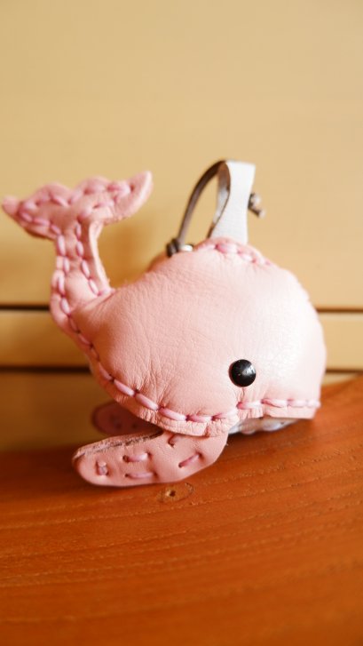 Whale keychain - Pink