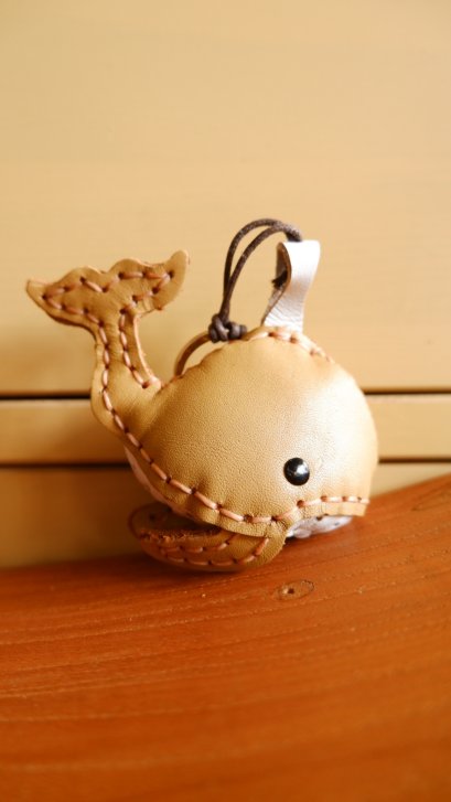 Whale keychain - Light Brown