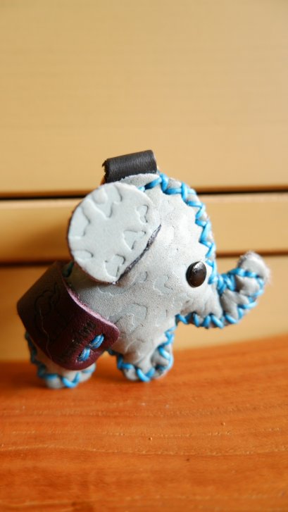 Elephant keychain - Light Blue &amp; Brown