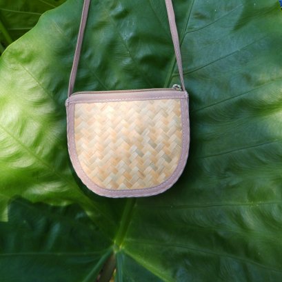 กระเป๋าสานทรงมน ขนาดเล็ก ขอบม่วง