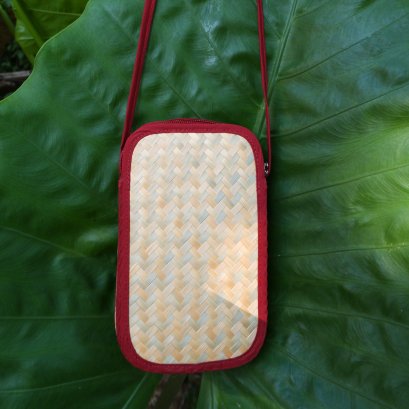 กระเป๋าสานสะพายข้าง ตะขอเกี่ยว ทรงตั้ง ขอบแดง