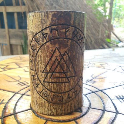 Odin Valknut (โอดินวอร์คนุท หรือวอลค์นัท) สัญลักษณ์แทนองค์มหาเทพโอธินน์