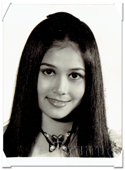 ภาพถ่ายขาว-ดำ ปิยะมาศ โมนยะกุล ขนาด 6.4 x 8.8 ซม.