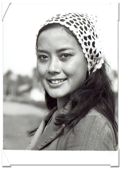 ภาพถ่ายขาว-ดำ เนาวรัตน์ ยุกตะนันท์ ขนาด 6.3 x 8.9 ซม.