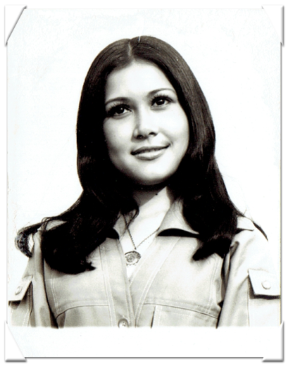 ภาพถ่ายขาว-ดำ ปิยะมาศ โมนยะกุล ขนาด 6.9 x 9.0 ซม.