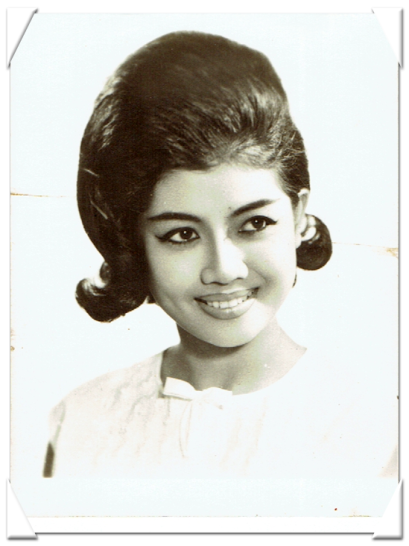 ภาพถ่ายขาว-ดำ .......................  ขนาด 6.9 x 8.9 ซม.