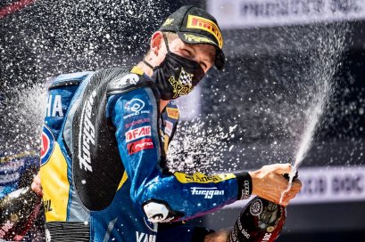 ทัพนักบิด "ยามาฮ่า” เหมาโพเดี้ยมซิวแชมป์ เวิลด์ซูเปอร์สปอร์ต “โลคาเทลลี่” ควบ R6 คว้าชัย 7 เรซติดต่อกัน