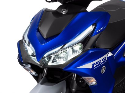 Yamaha Aerox  155           A.T. สุดสปอร์ต รถสกู๊ตเตอร์ เจนเนอเรชั่นใหม่จาก ยามาฮ่า ที่มาพร้อมสมรรถนะและสเปคที่เหนือชั้นกว่าเดิม เครื่องยนต์ขนาด 155 ซีซี. SOHC หัวฉีด พร้อม SMG ให้กำลังสูงสุด 15.4 ps ที่ 8,000 รอบต่อนาที อัตราส่วนกำลังอัด 11.6:1 ระบบเบรกห