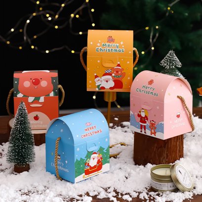 กล่องคุกกี้ กล่องเบเกอรี่ กล่องของขวัญ กล่องลายคริสมาสต์ ขนาด 9 x10x12.5 cm. แพ็คละ 5 ใบ