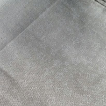 ผ้า cotton ไทย ลายดาวพื้นขาว ขนาด 1/4 เมตร (50*55 ซม.)