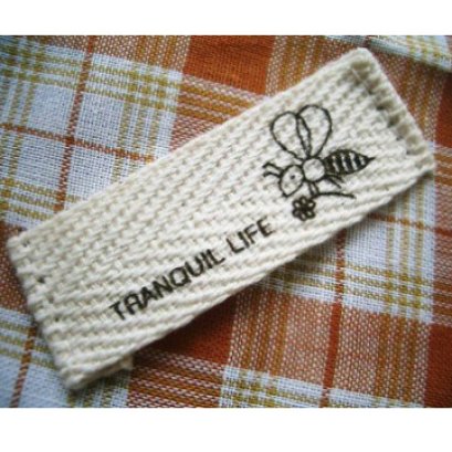 ป้ายผ้า รูปผึ้ง ขนาด 1.5*6 ซม.