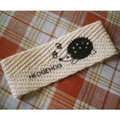 ป้ายผ้า รูปเม่น ขนาด 1.5*6 ซม.