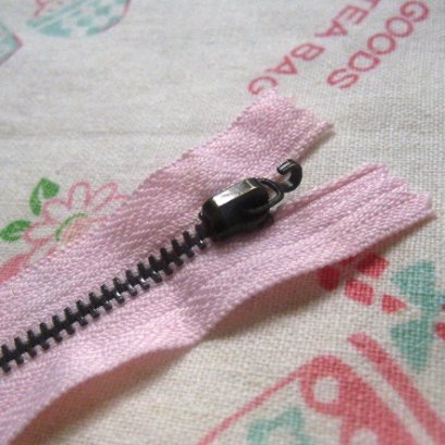 ซิป 3M ขนาด 12.75 ซม. สีชมพู (ไม่มีตัวห้อยซิปนะคะ)