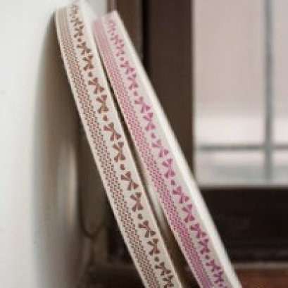 เทปผ้า Cotton ลายโบว์ หน้ากว้าง 2 cm. มี 2 สีให้เลือกค่ะ ราคา/หลา
