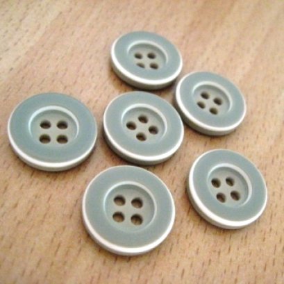 กระดุมพลาสติกสีน้ำตาลอ่อน ขนาด 1.5 cm. 6 เม็ด/แพ็ค